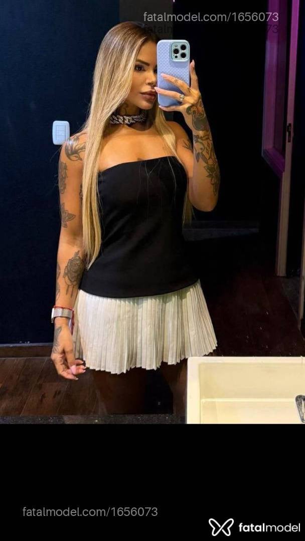 Acompanhante mulher loira (o) de olhos castanhos - Mariah
