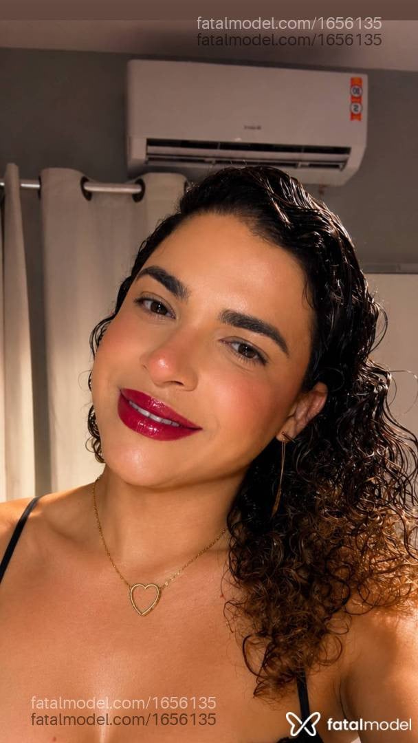 Acompanhante mulher trans loira (o) de olhos castanhos - Priscyla Alencar