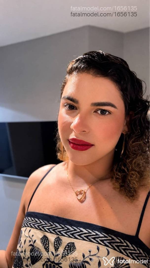 Acompanhante mulher trans loira (o) de olhos castanhos - Priscyla Alencar