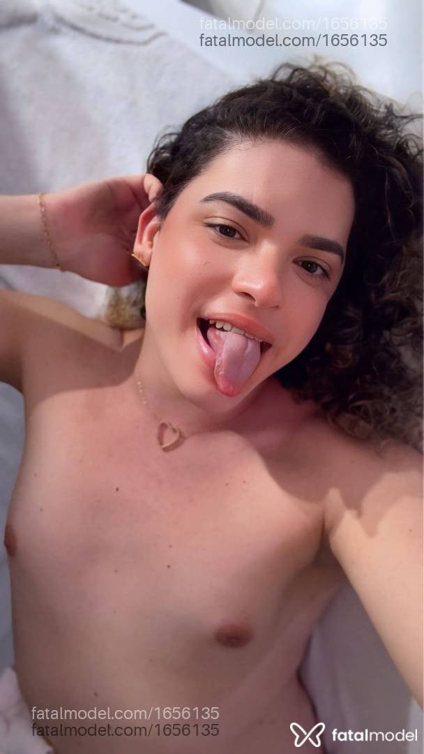 Acompanhante mulher trans loira (o) de olhos castanhos - Priscyla Alencar