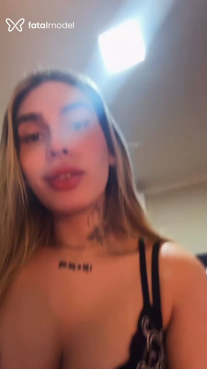 Acompanhante mulher trans loira (o) de olhos verdes - Gabi Talen