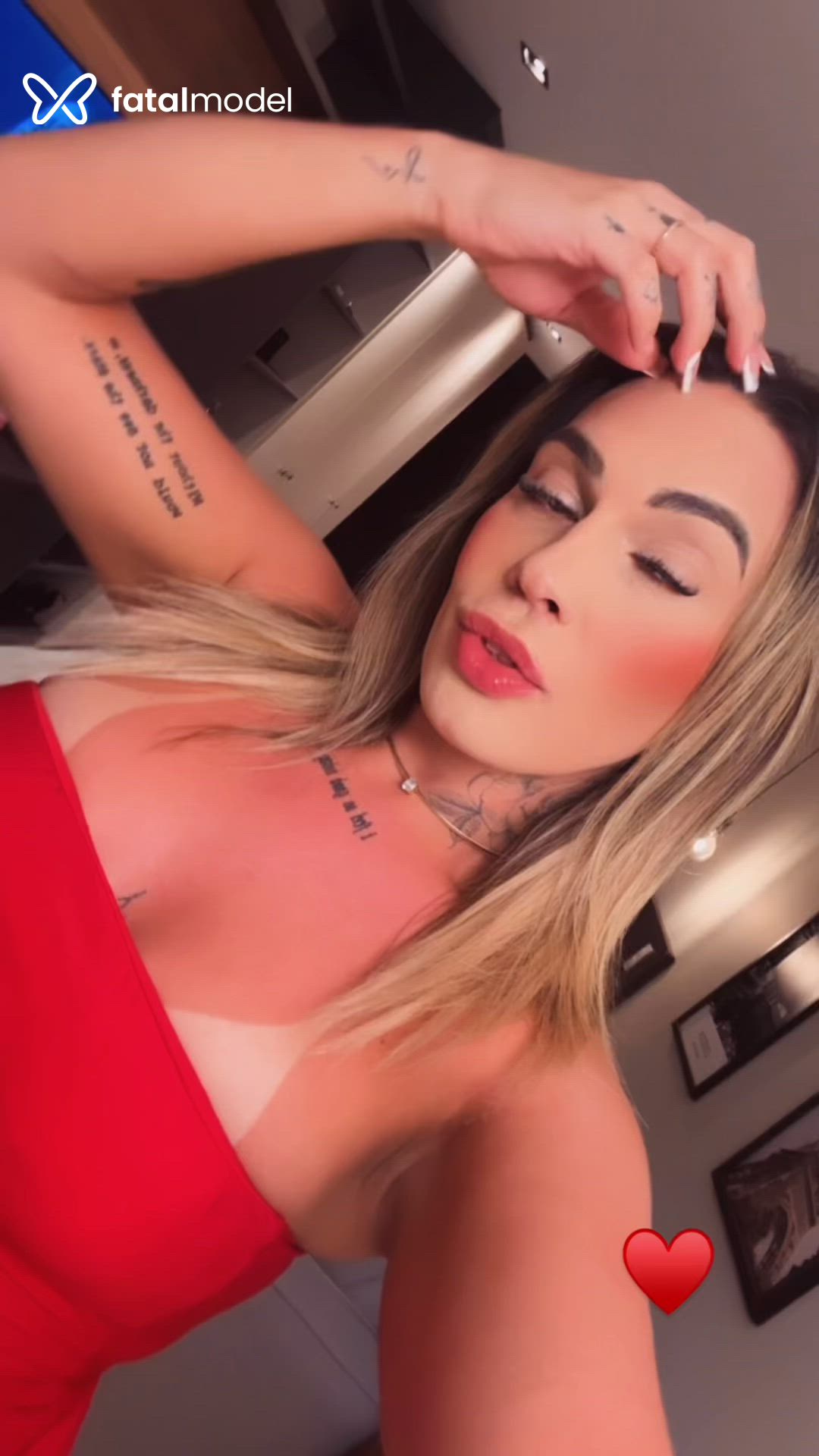 Acompanhante mulher trans loira (o) de olhos verdes - Gabi Talen