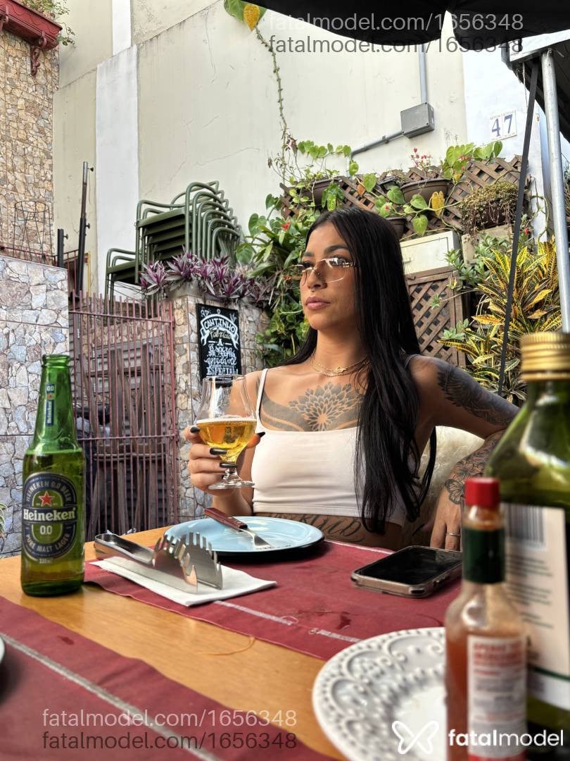 Acompanhante mulher morena (o) de olhos castanhos em Vila Velha - clara aguiar