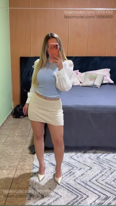 Acompanhante mulher loira (o) de olhos mel em Araras - Júlia
