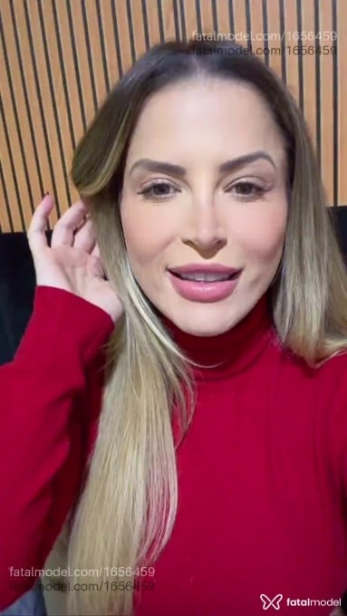 Acompanhante mulher loira (o) de olhos mel em Araras - Júlia