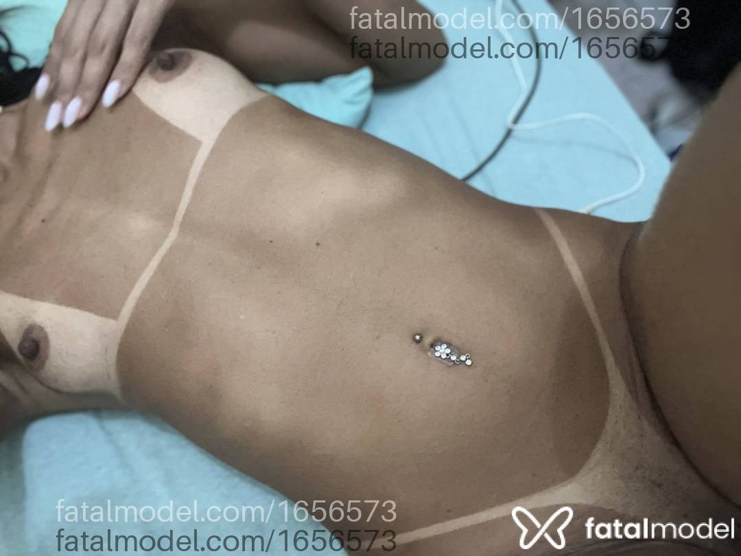 Acompanhante mulher morena (o) de olhos pretos - Lily