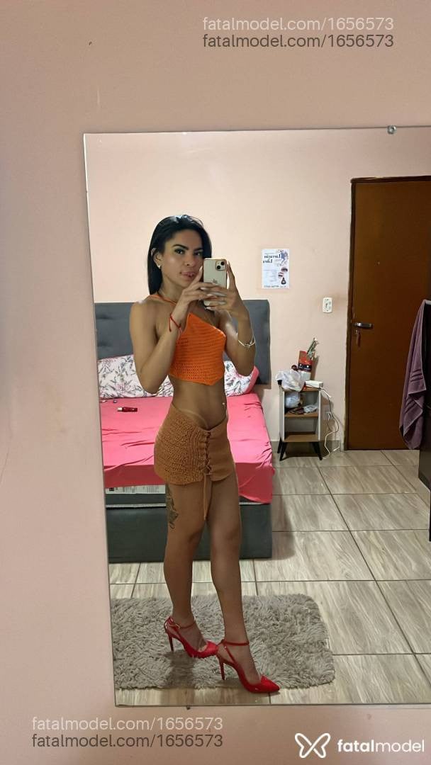 Acompanhante mulher morena (o) de olhos pretos - Lily