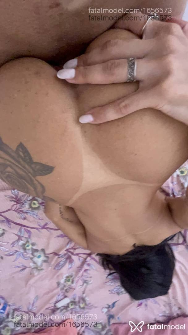 Acompanhante mulher morena (o) de olhos pretos - Lily
