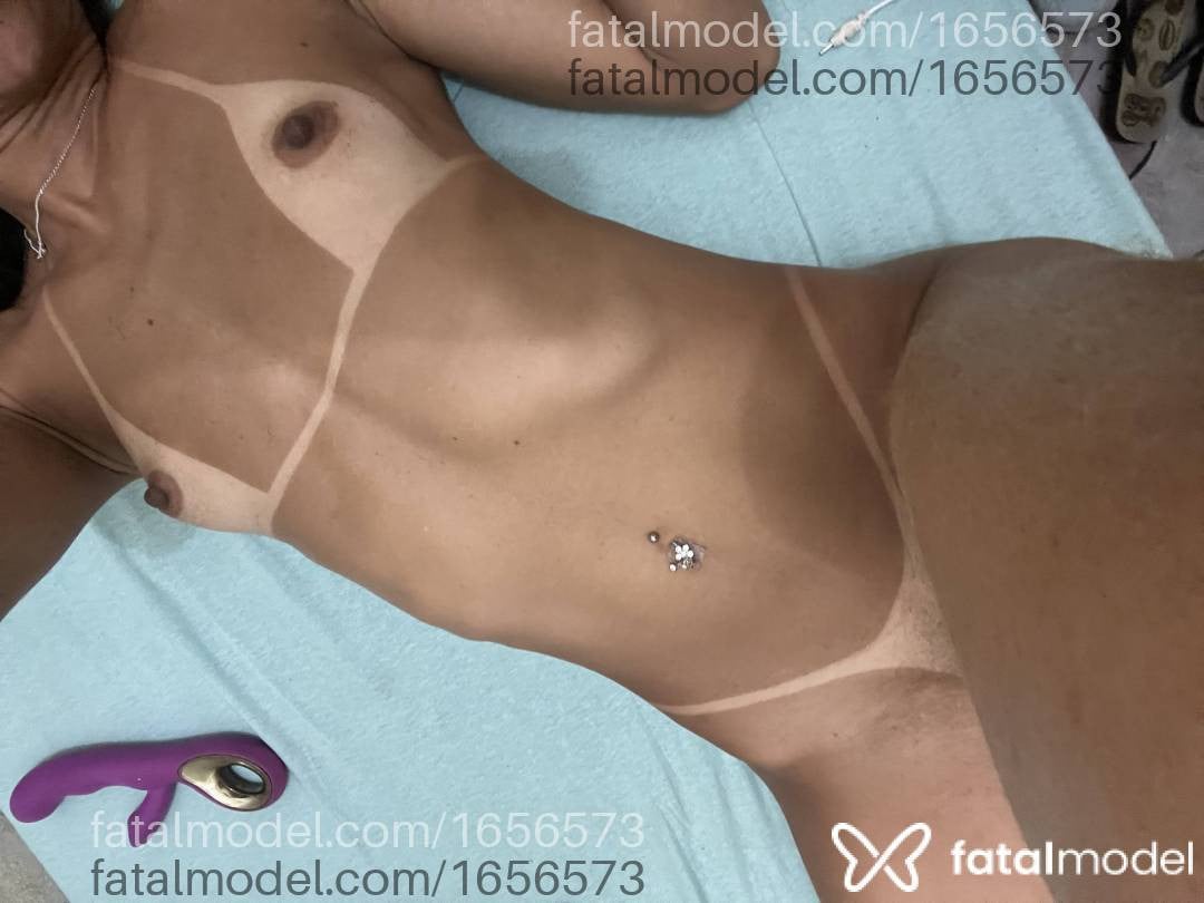 Acompanhante mulher morena (o) de olhos pretos - Lily