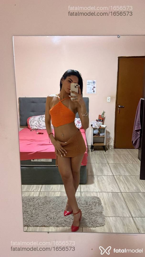 Acompanhante mulher morena (o) de olhos pretos - Lily
