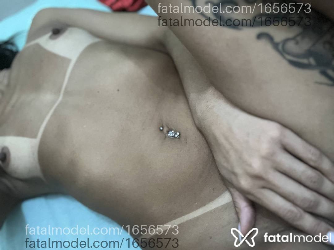 Acompanhante mulher morena (o) de olhos pretos - Lily