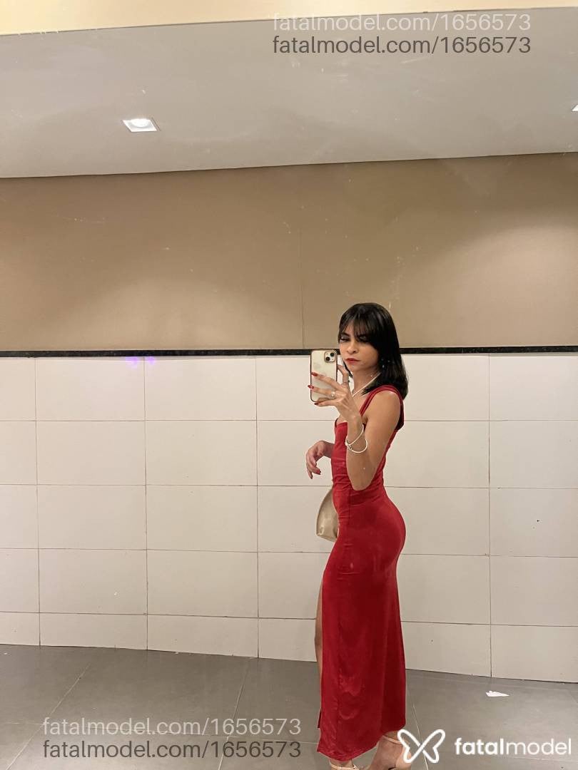 Acompanhante mulher morena (o) de olhos pretos - Lily