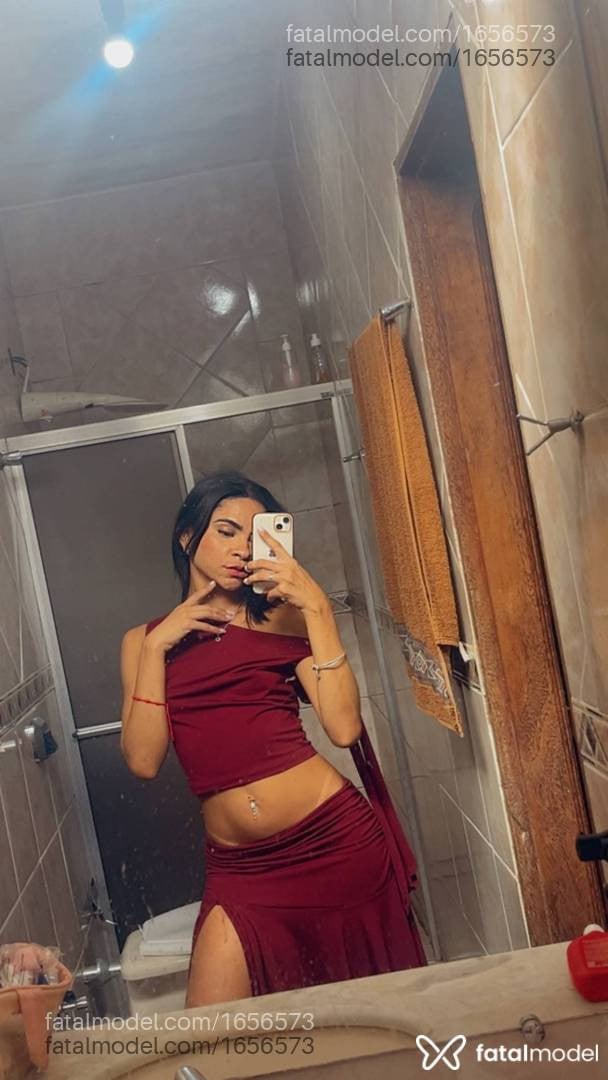 Acompanhante mulher morena (o) de olhos pretos - Lily