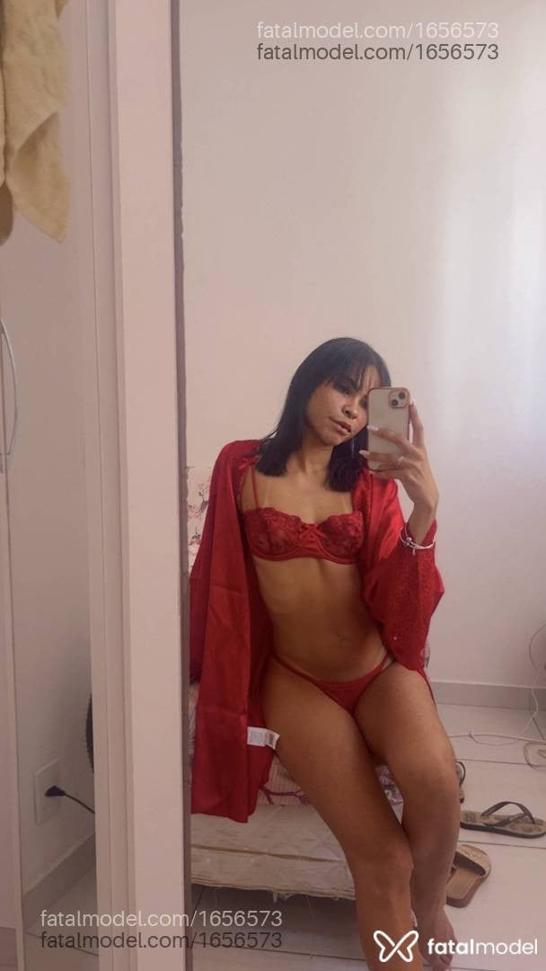 Acompanhante mulher morena (o) de olhos pretos - Lily