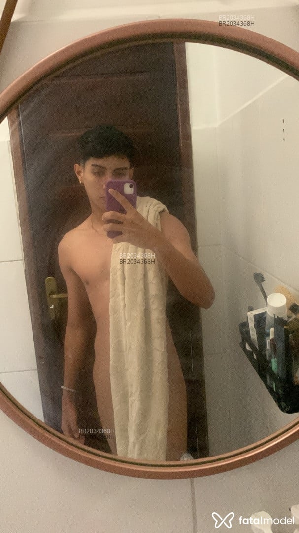 Acompanhante homem morena (o) de olhos castanhos em Belém - raizel