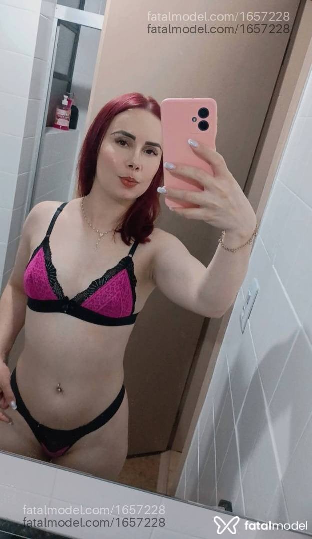 Acompanhante mulher ruiva (o) de olhos castanhos - Luísa Moretti