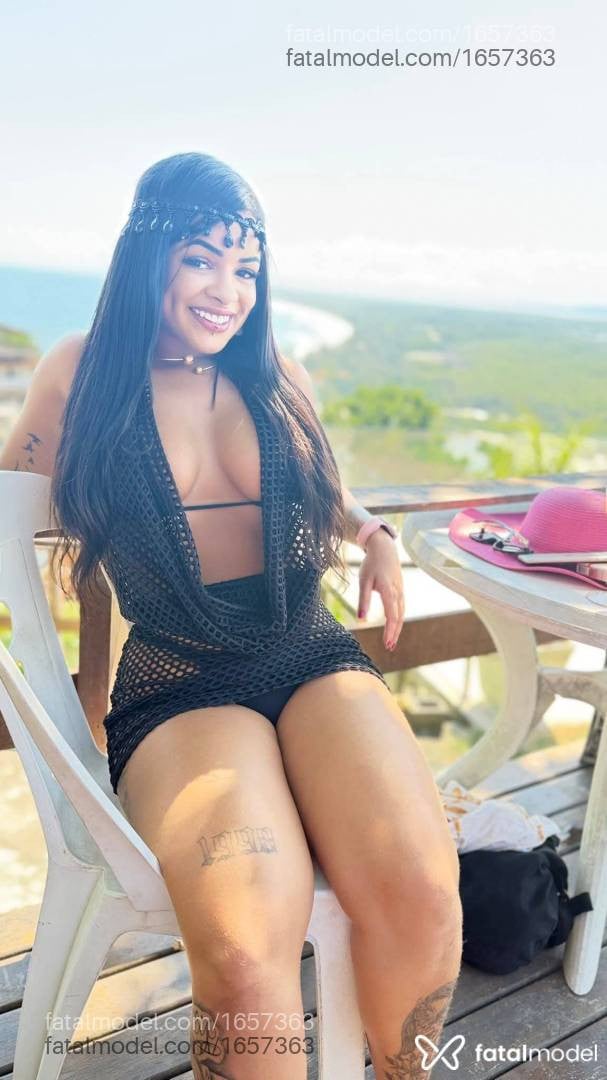 Acompanhante mulher morena (o) de olhos pretos - Sophia