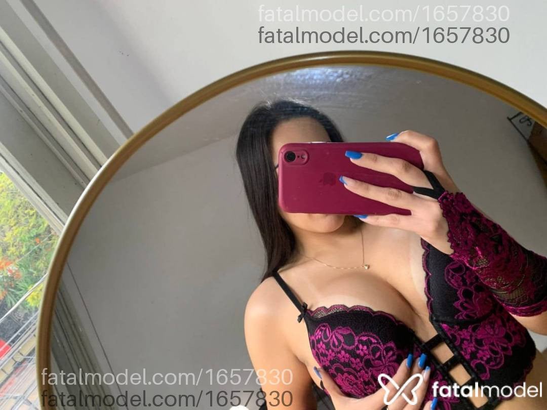 Acompanhante mulher com cabelo castanho de olhos castanhos - Raquel Müller