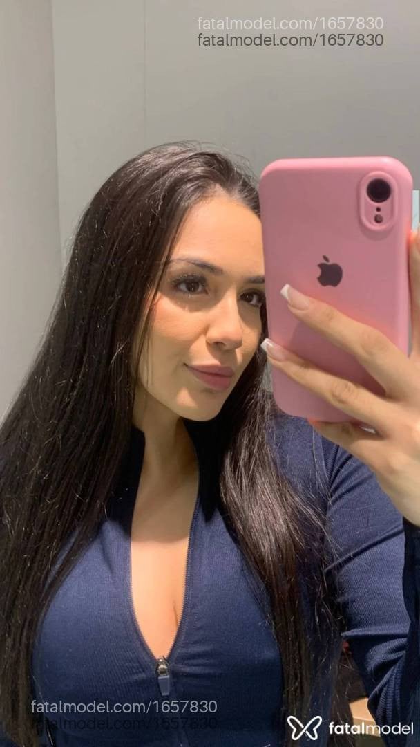 Acompanhante mulher com cabelo castanho de olhos castanhos - Raquel Müller