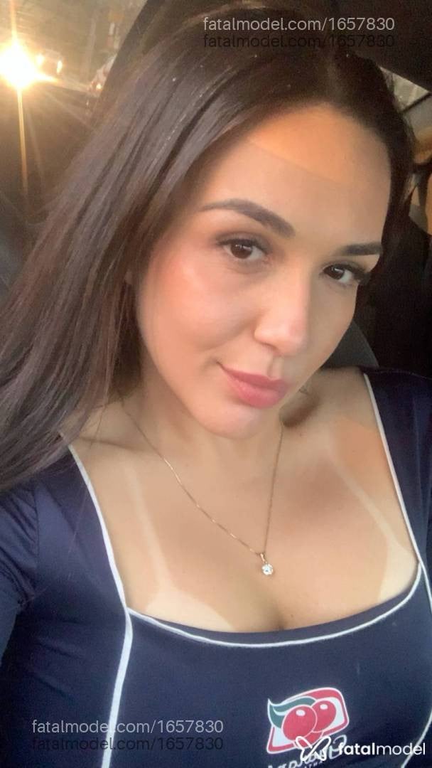 Acompanhante mulher com cabelo castanho de olhos castanhos - Raquel Müller