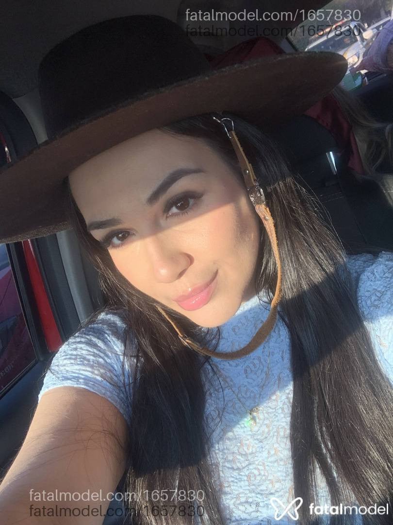 Acompanhante mulher com cabelo castanho de olhos castanhos - Raquel Müller
