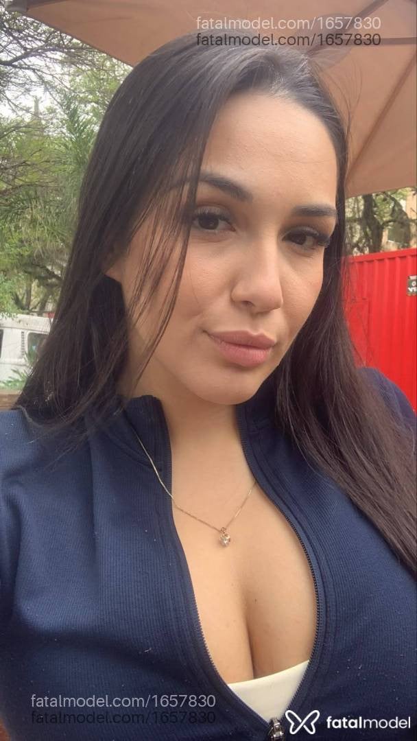 Acompanhante mulher com cabelo castanho de olhos castanhos - Raquel Müller