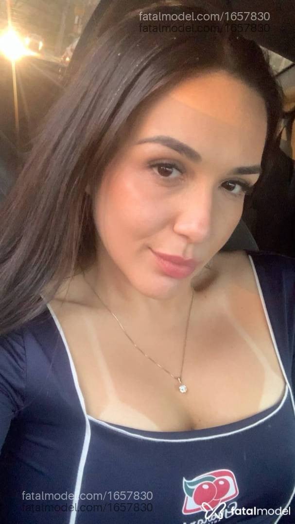 Acompanhante mulher com cabelo castanho de olhos castanhos - Raquel Müller