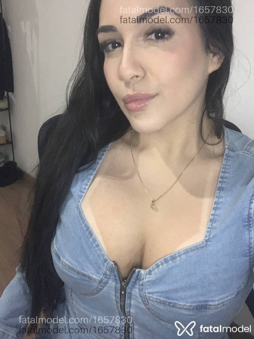 Acompanhante mulher com cabelo castanho de olhos castanhos - Raquel Müller
