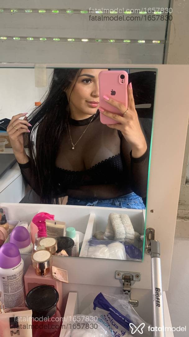Acompanhante mulher com cabelo castanho de olhos castanhos - Raquel Müller