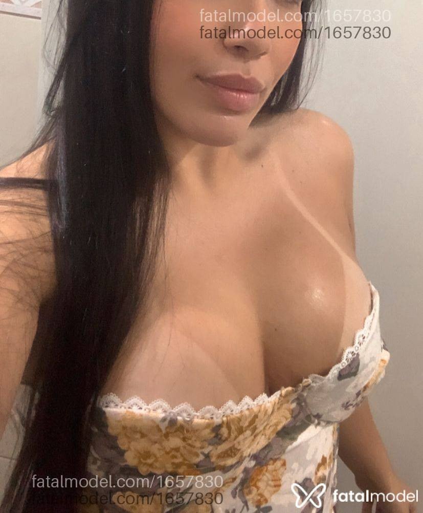 Acompanhante mulher com cabelo castanho de olhos castanhos em Porto Alegre - Raquel Müller