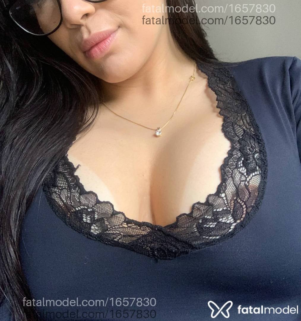 Acompanhante mulher com cabelo castanho de olhos castanhos - Raquel Müller