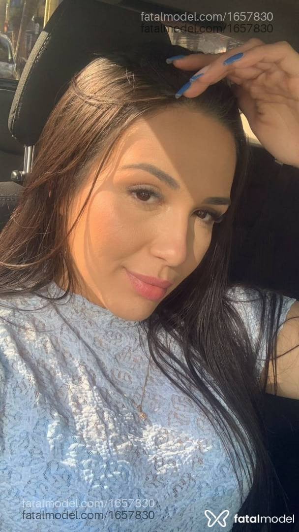 Acompanhante mulher com cabelo castanho de olhos castanhos - Raquel Müller