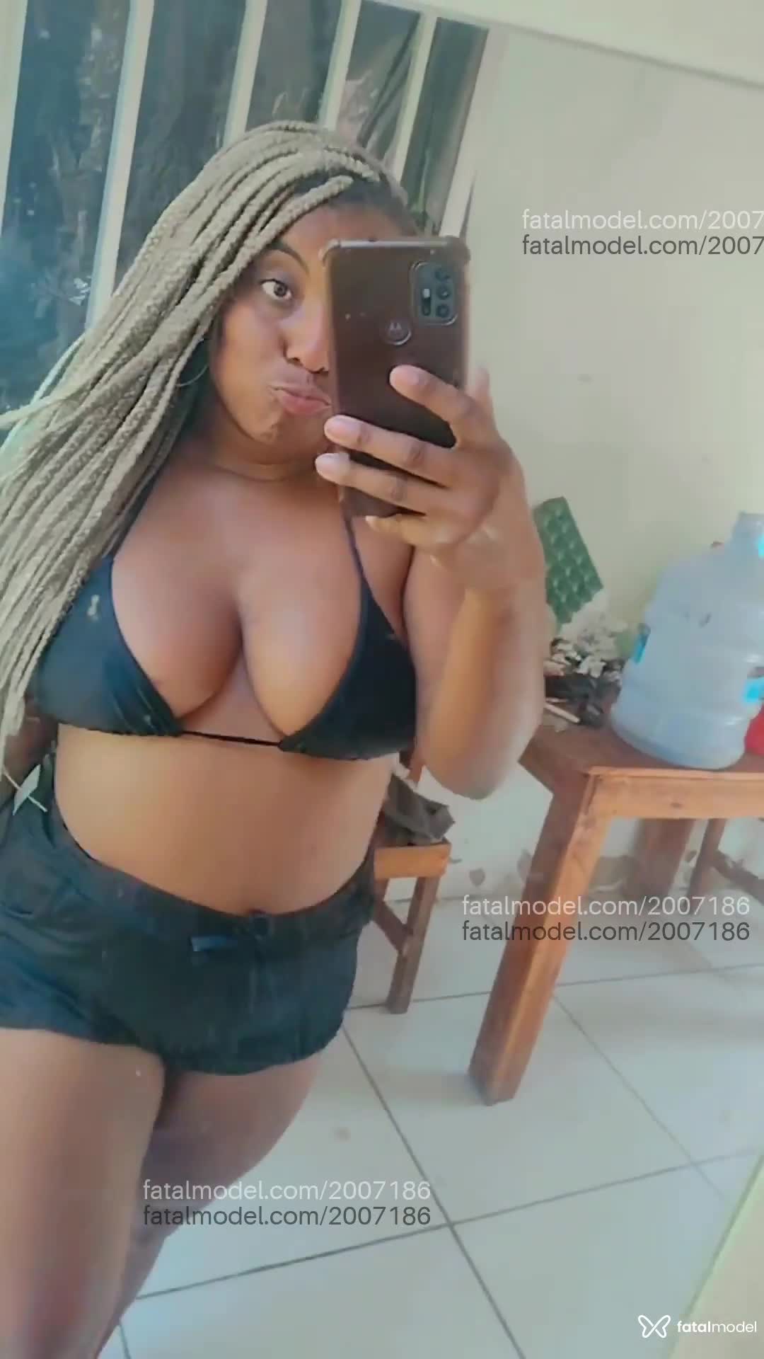 Acompanhante mulher loira (o) de olhos castanhos - Cristiane Motta