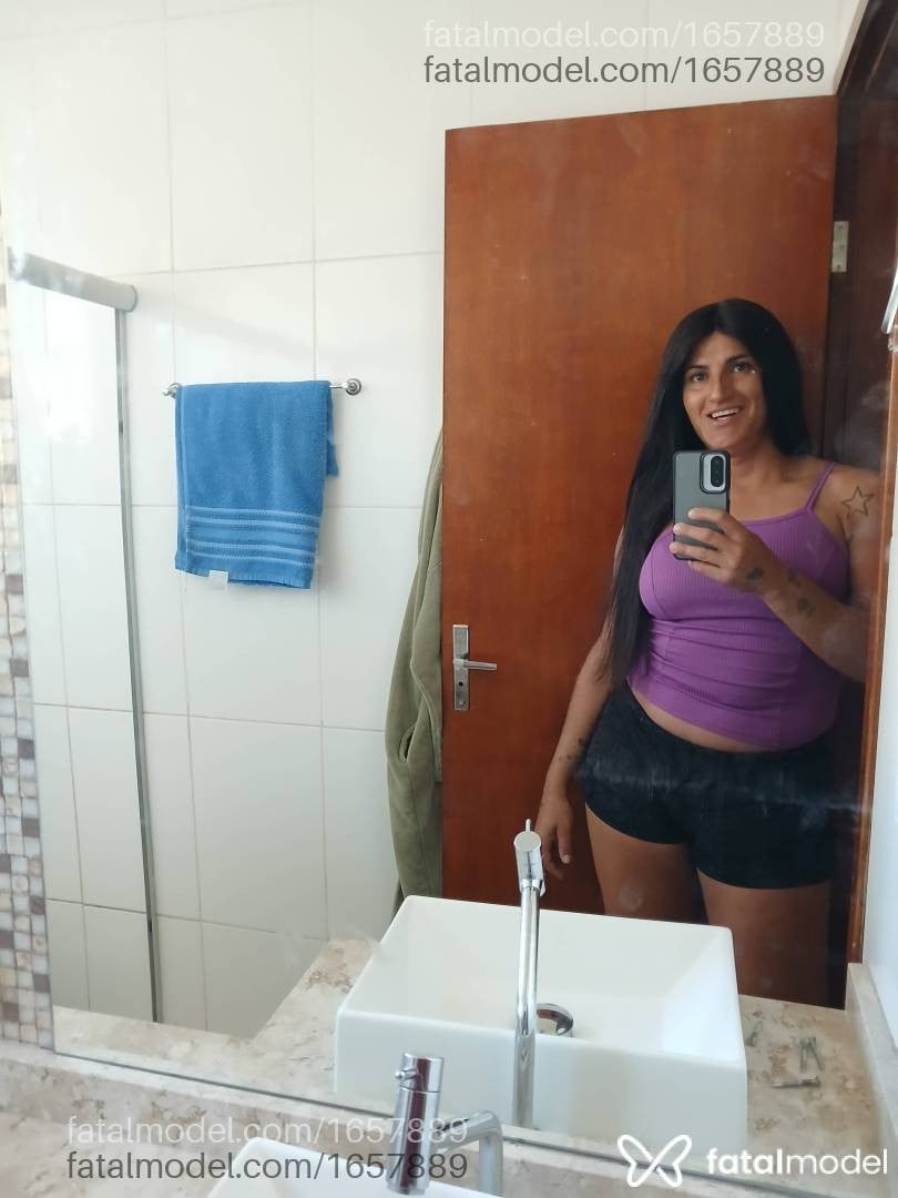 Acompanhante mulher trans com cabelo castanho de olhos castanhos em Alfenas - Kelly ribeiro