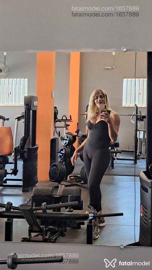 Acompanhante mulher trans com cabelo castanho de olhos castanhos - Kelly ribeiro
