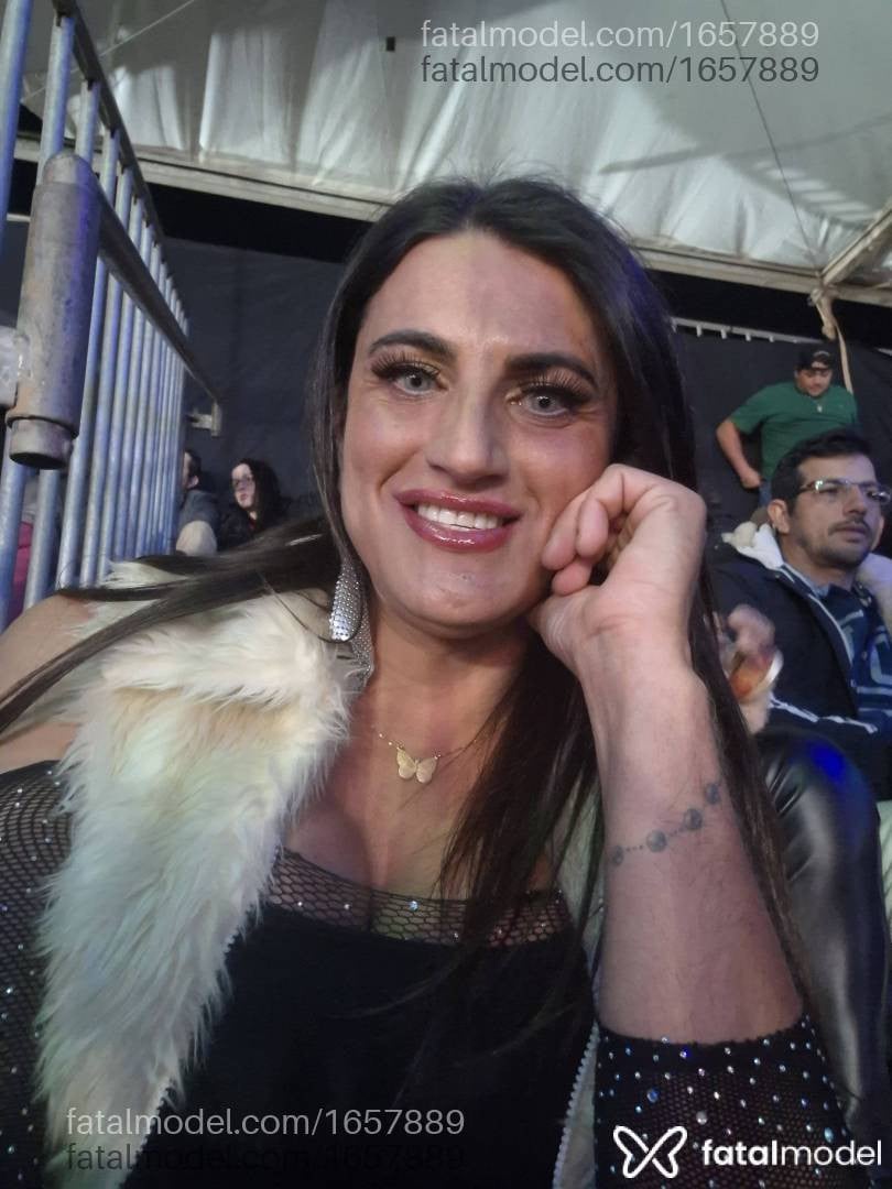 Acompanhante mulher trans com cabelo castanho de olhos castanhos em Alfenas - Kelly ribeiro