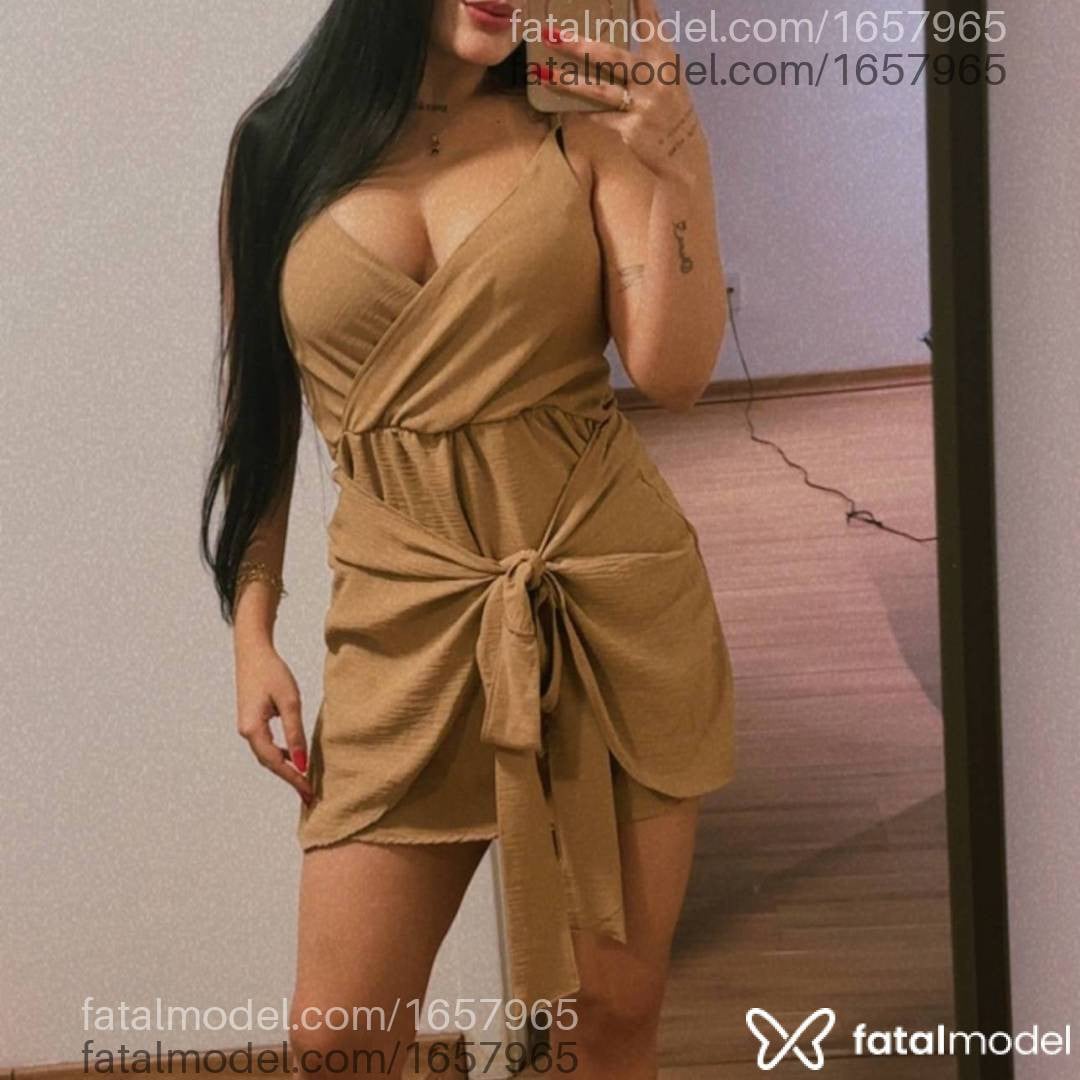 Acompanhante mulher morena (o) de olhos pretos - Laura Figueredo