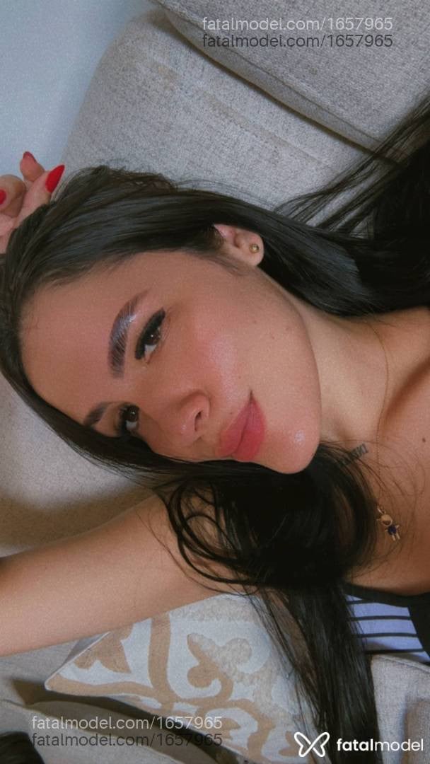 Acompanhante mulher morena (o) de olhos pretos - Laura Figueredo
