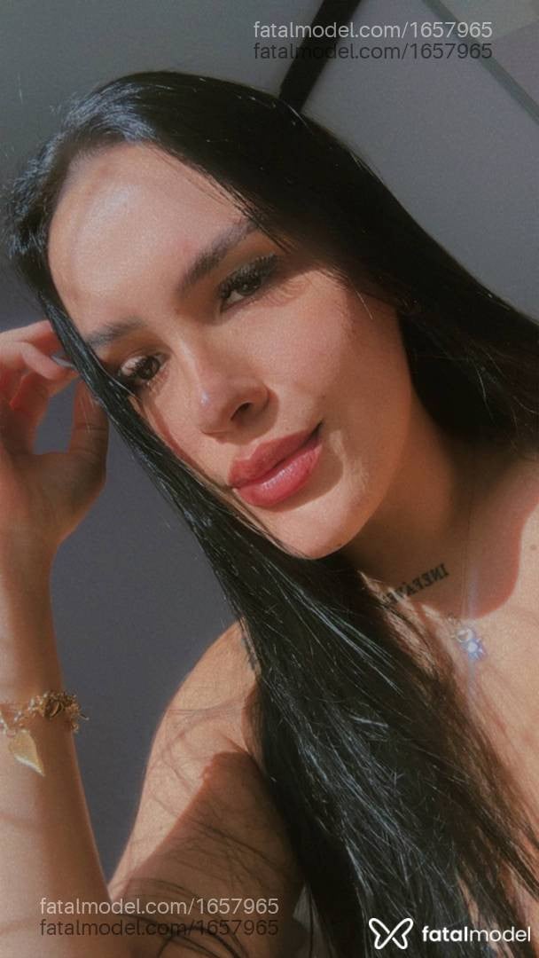 Acompanhante mulher morena (o) de olhos pretos - Laura Figueredo