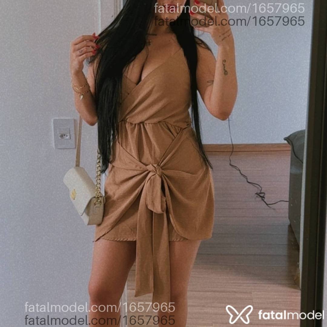 Acompanhante mulher morena (o) de olhos pretos - Laura Figueredo