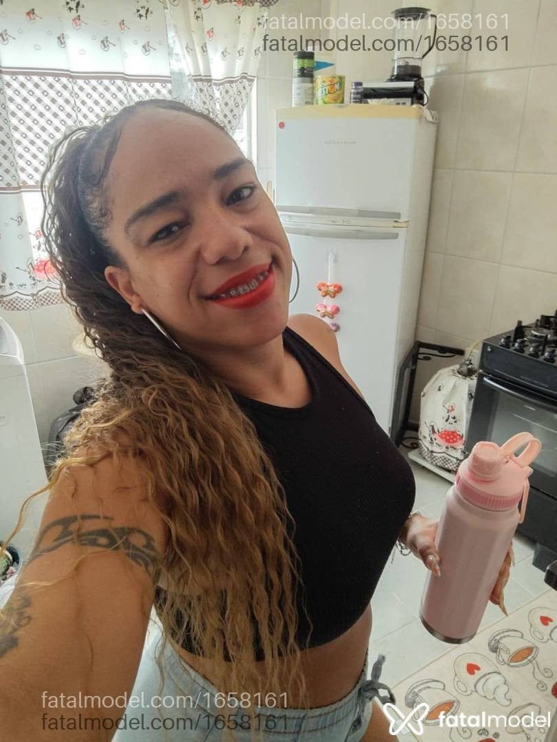 Acompanhante mulher morena (o) de olhos castanhos - Moranguinhooh