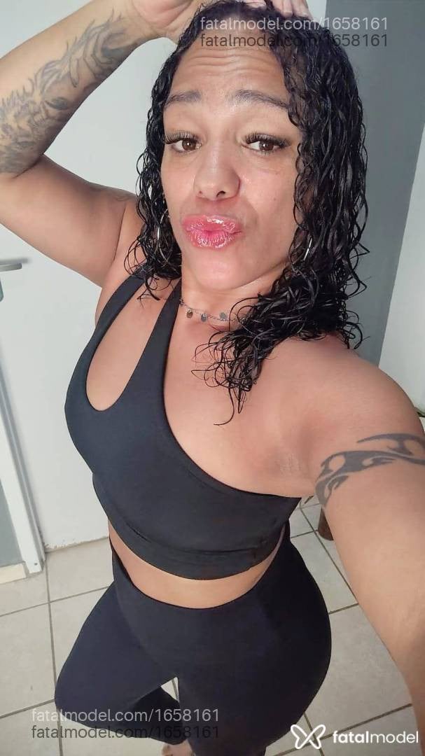 Acompanhante mulher morena (o) de olhos castanhos - Moranguinhooh