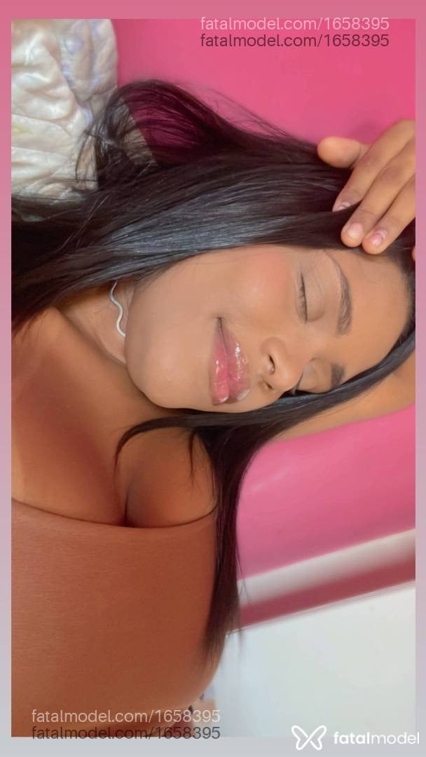 Acompanhante mulher morena (o) de olhos pretos - Priscila