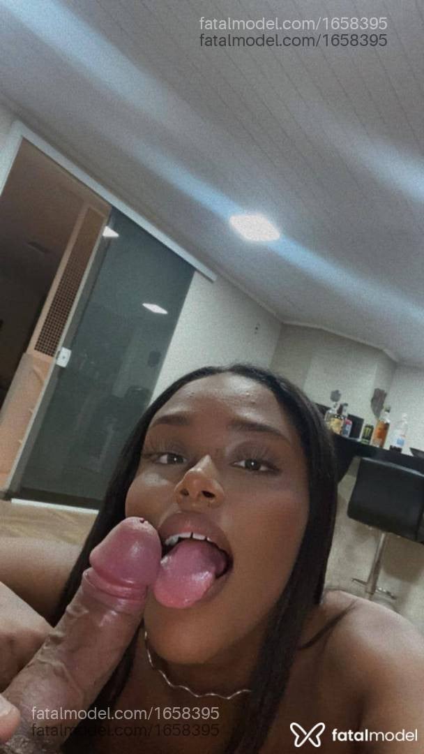 Acompanhante mulher morena (o) de olhos pretos - Priscila