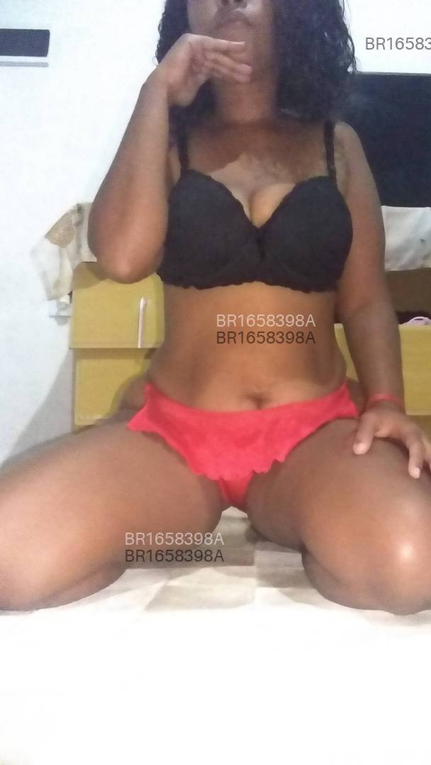 Acompanhante mulher com cabelo castanho de olhos castanhos em Virtual Acompanhante mulher com cabelo castanho de olhos castanhos em Virtual - Cléo Miranda