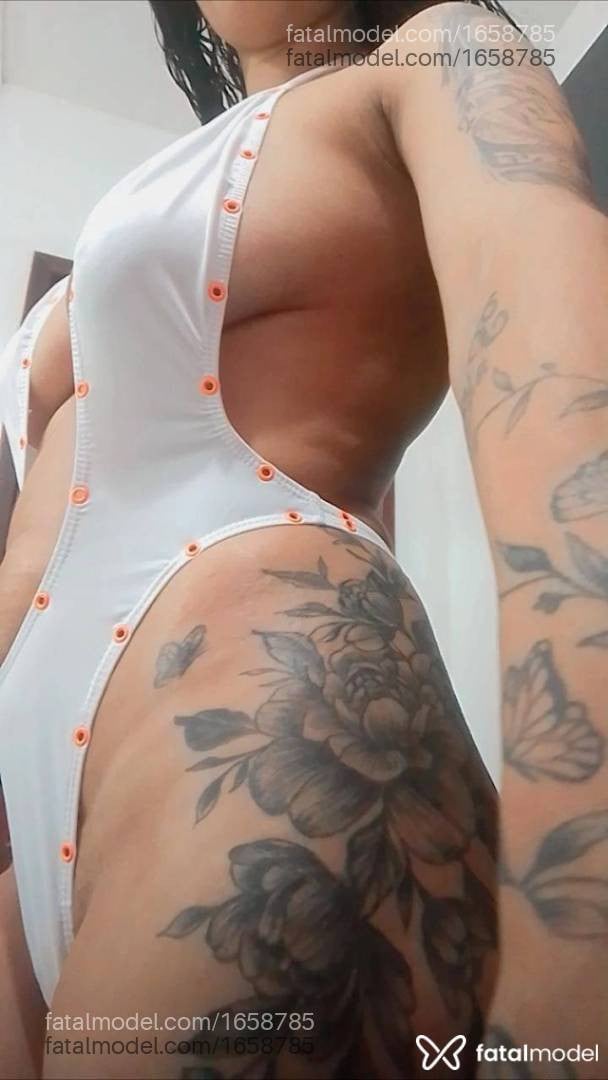 Acompanhante mulher com cabelo castanho de olhos castanhos em Rio das Ostras - Sarita