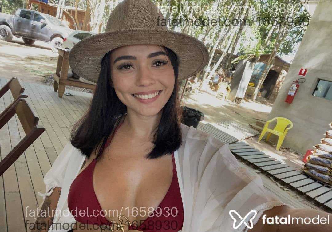 Acompanhante mulher com cabelo castanho de olhos pretos em Rolim de Moura - Ana