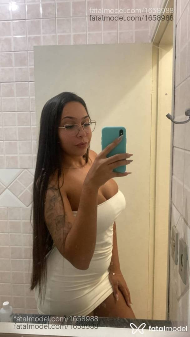 Acompanhante mulher com cabelo castanho de olhos castanhos - Julia Meirelles