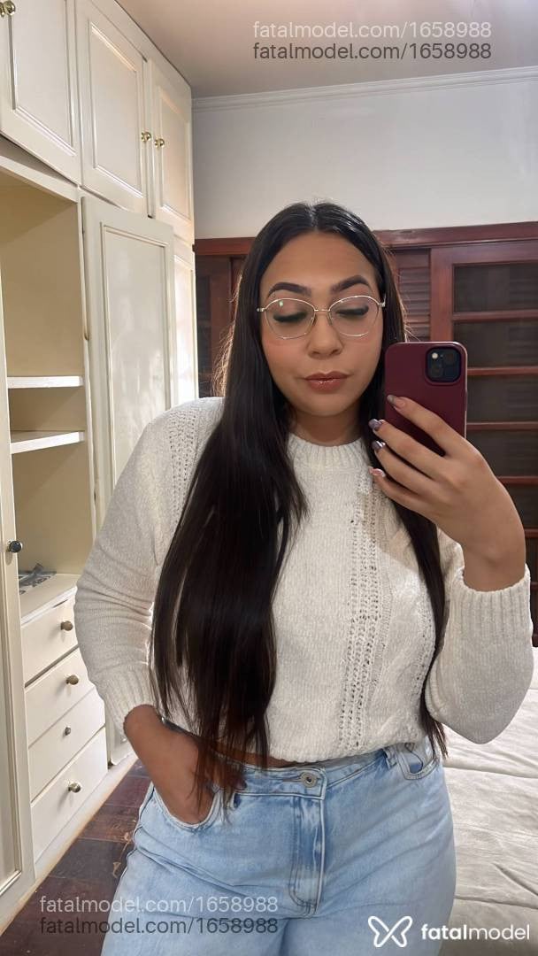 Acompanhante mulher com cabelo castanho de olhos castanhos - Julia Meirelles