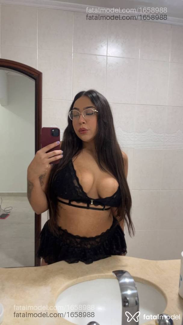 Acompanhante mulher com cabelo castanho de olhos castanhos - Julia Meirelles